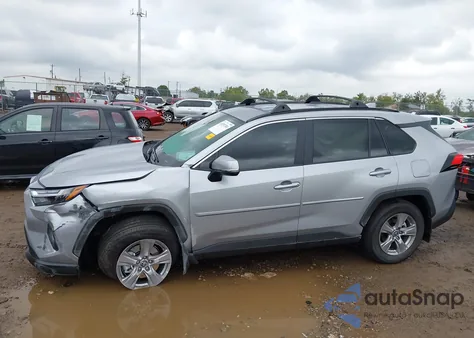 2025 Toyota Rav4 Xle z USA, uszkodzony, nr VIN 2T3P1RFV6SW584387